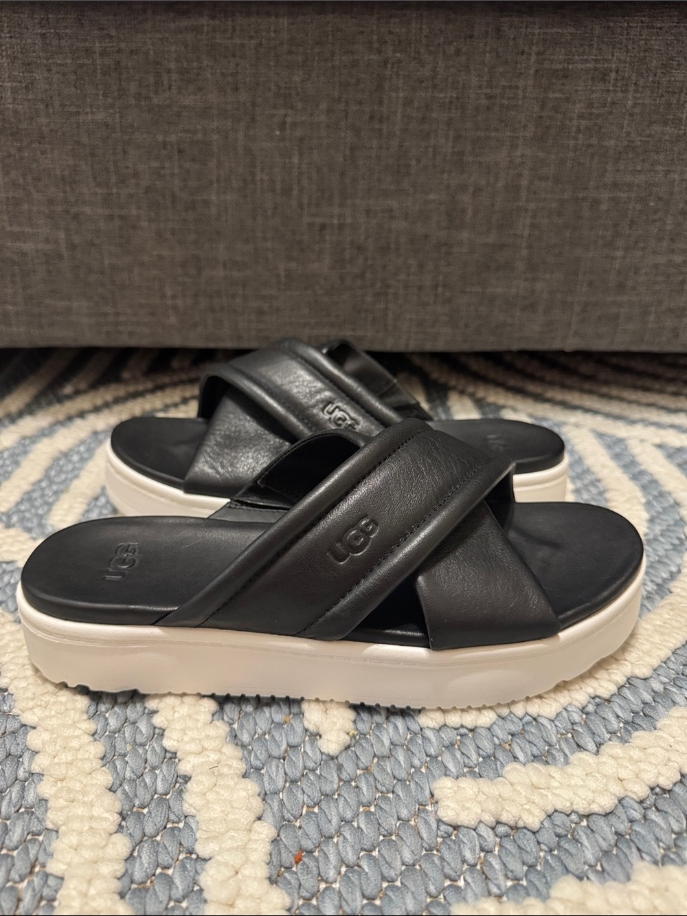 UGG Zayne Crossband Platform Slide Sandals Black Leather Women's Size 8 NWOB